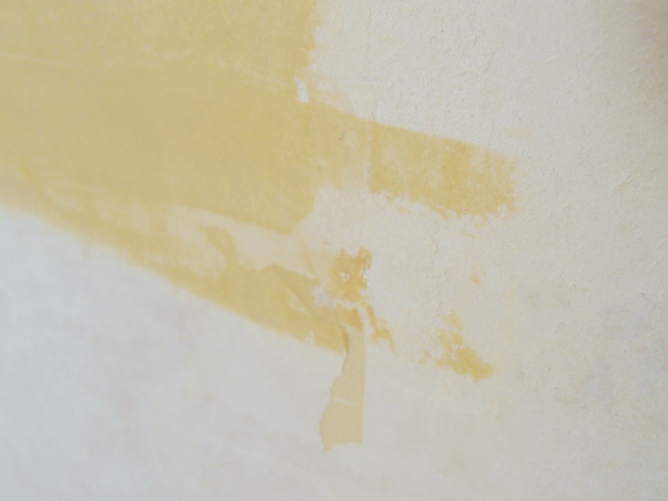 壁パテ埋めのコツは パテの種類と上手な塗り方 使い方